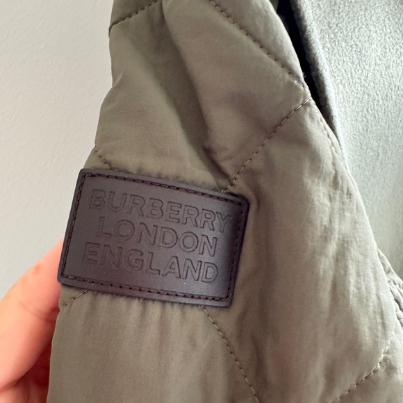 Authentic Quilted Burberry Jacket - Picture 12 of 16